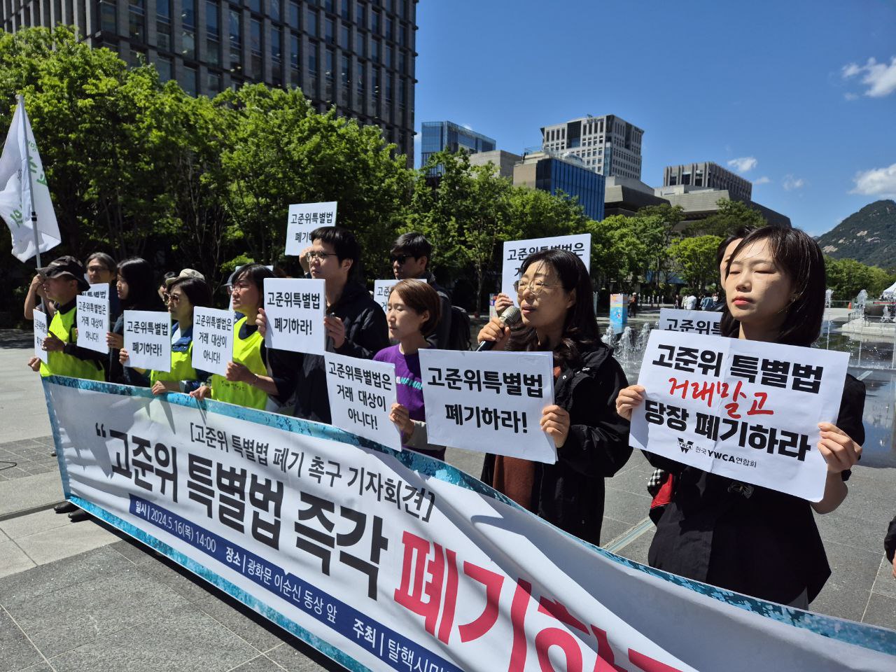 발언중인 이영경 에너지정의행동 사무국장